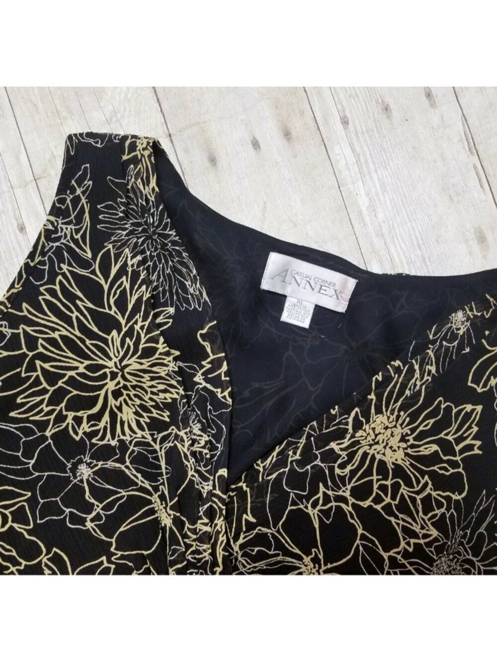 CASUAL CORNER Womans BLACK & GOLD Top LINED shirt FITTED Lightweight size XL 1x - Picture 6 of 6